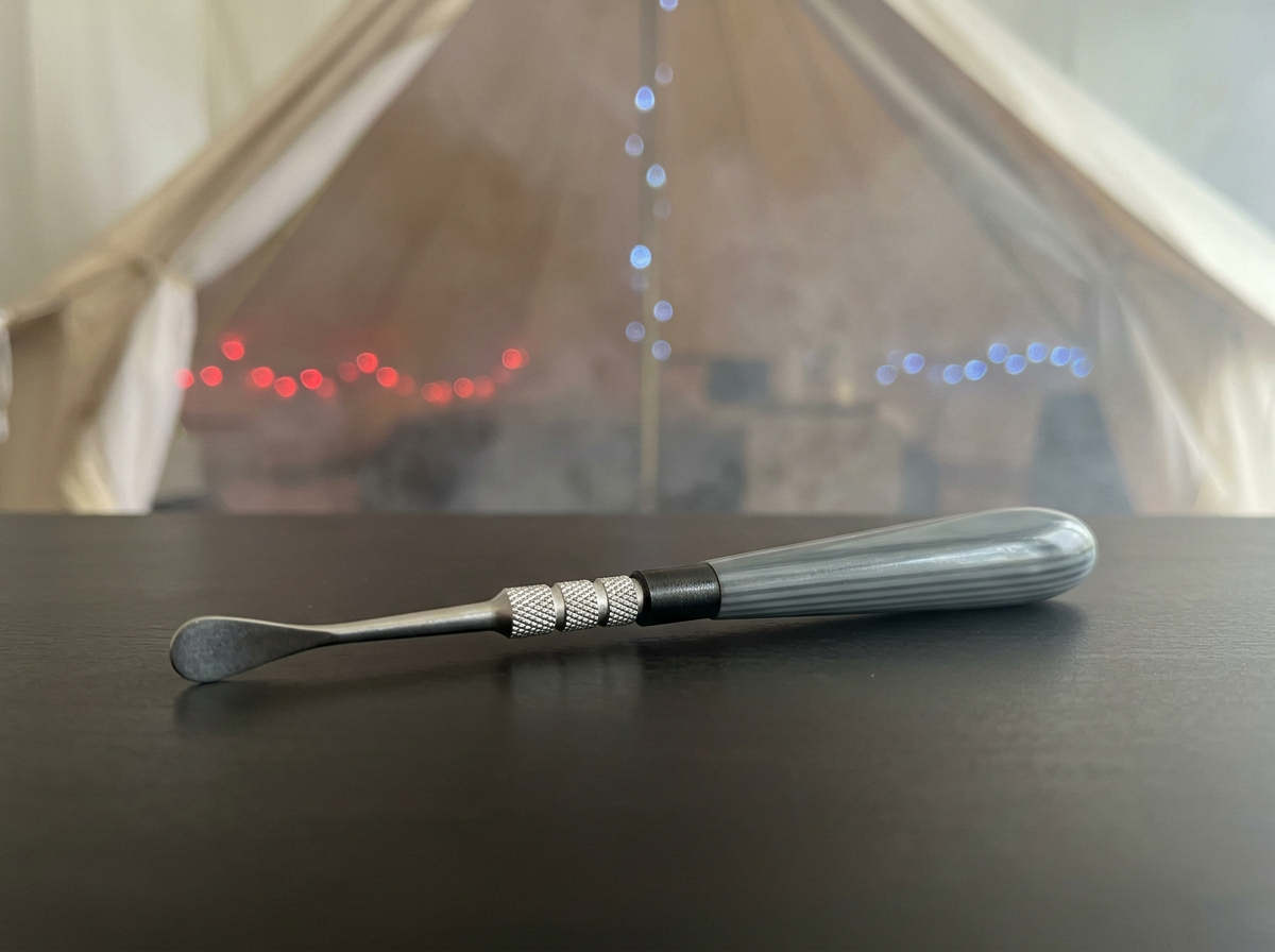 Classic dab tool for loading crumble dab onto a quartz banger