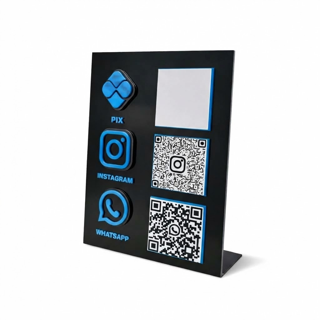 Voce e um fotografo profissional de e-commerce para Brasil. Use a imagem de referencia APENAS como referencia do PRODUTO (forma, proporcoes, textura, cores e acabamento). Nao copie o fundo/cenario da imagem de referencia. Preserve o produto fielmente. Nao redesenhe nem reinterprete o produto. Nao adicione nem remova partes do produto. Nao crie selos, badges, etiquetas ou elementos extras. Foto quadrada 1200x1200, ultra-realista, nitida, com iluminacao profissional e sombra natural. UMA FOTO UNICA, sem colagem, sem mosaico, sem multiplos quadros. Nao desenhe caixas de texto, banners ou placeholders; o texto sera aplicado depois. Sem pessoas, sem maos, sem textos gerados, sem marcas dagua, sem itens extras. Categoria: Decoração. Paleta: preto e azul. Estilo do nicho: placa, mesa, QR. Fundo branco puro #FFFFFF, iluminação neutra e foco técnico no produto sem elementos extras. Uso previsto: uso diario com praticidade. Paleta próxima a preto e azul. Inclua referências visuais a placa, mesa, QR. Nicho: Casa/Decoracao. Ambiente aconchegante e elegante, foco em decoracao. Evitar: sem excesso de objetos, sem bagunca visual. Fundo branco puro #FFFFFF, padrao catalogo , sem text