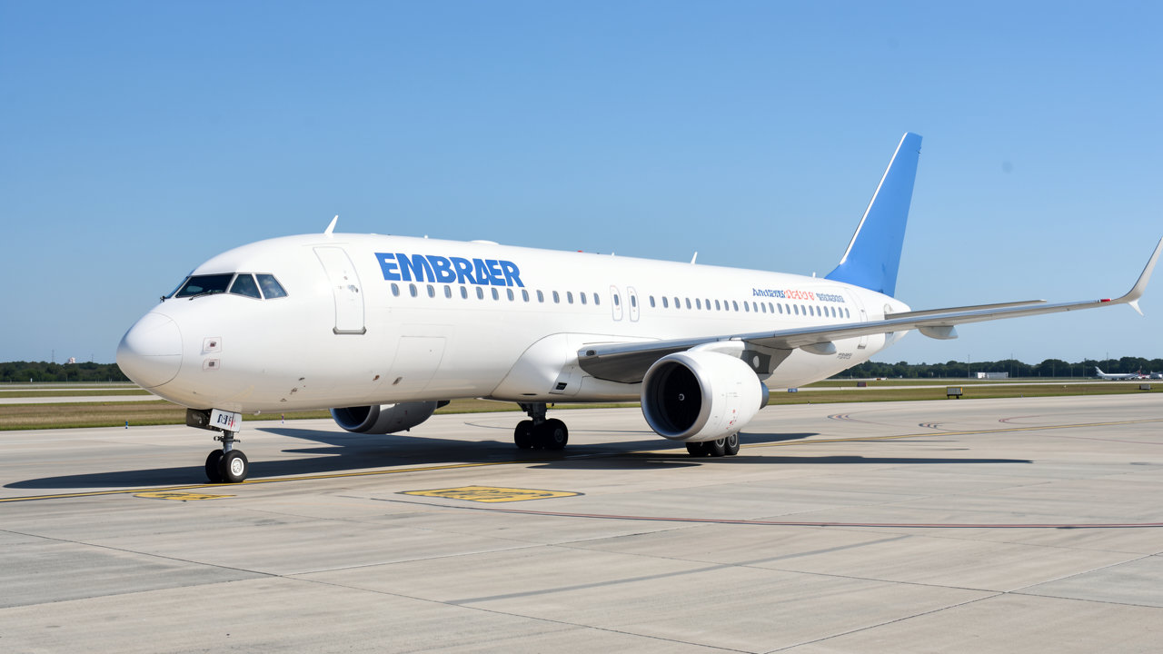 Embraer E190F freighter