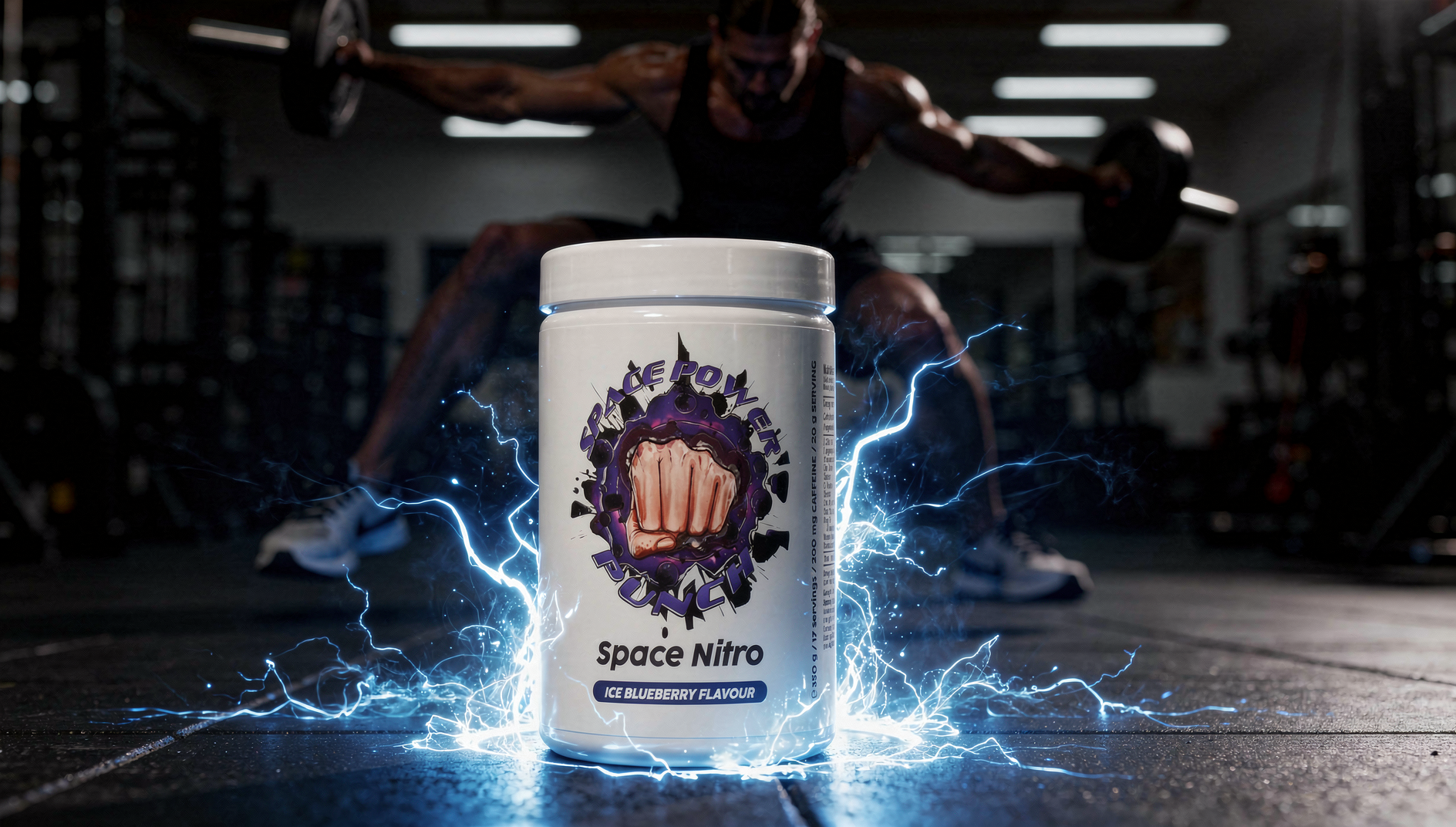 Space Power Pre-Workout Booster Space Nitro auf dunklem Gym-Hintergrund