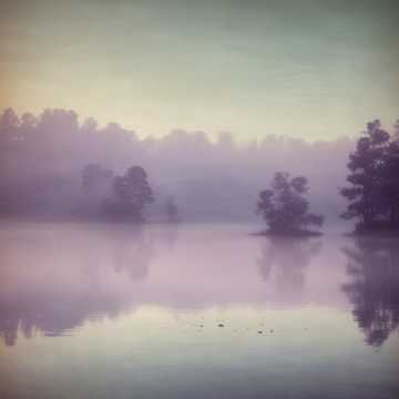 Écho sur l'horizon gris